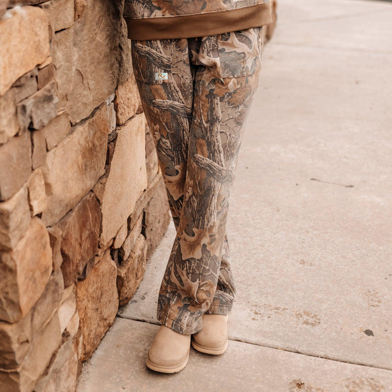 Load image into Gallery viewer, Vintage Camo Sweatpant
