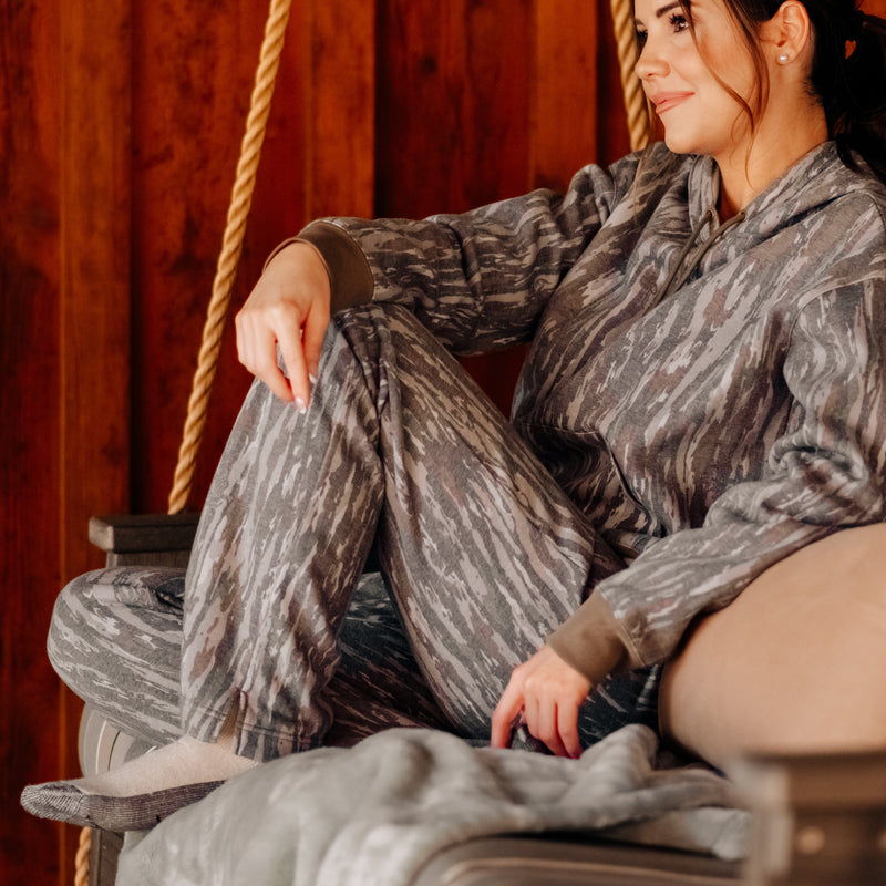 Load image into Gallery viewer, Vintage Camo Sweatpant

