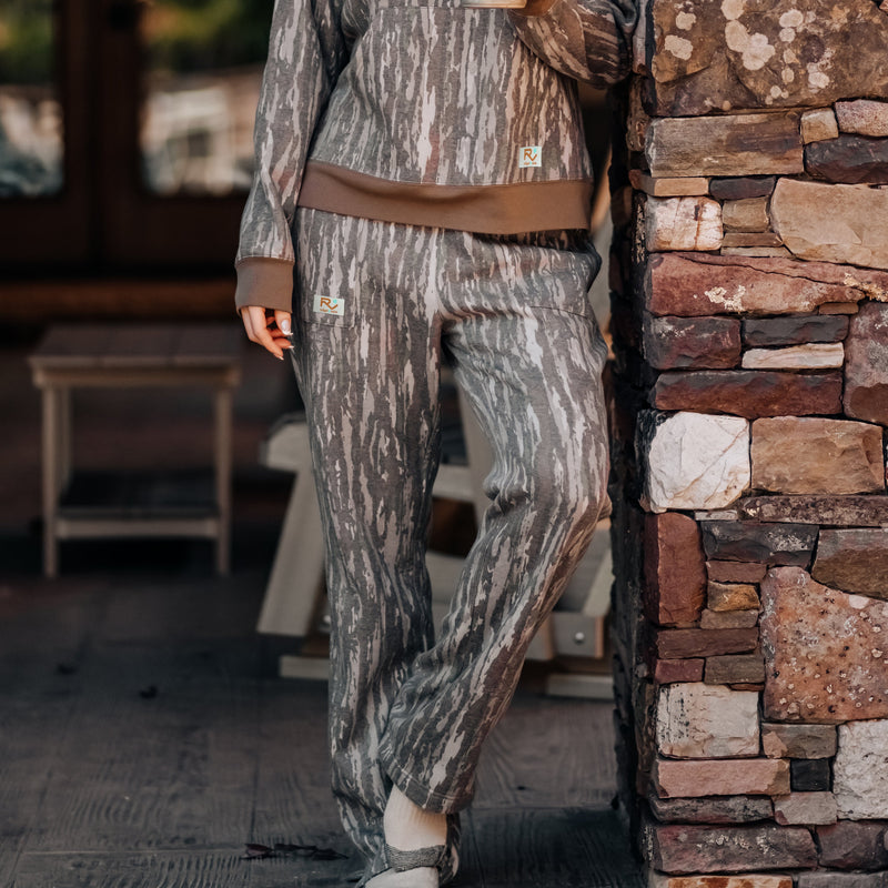 Load image into Gallery viewer, Vintage Camo Sweatpant
